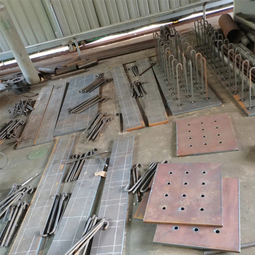 有哪些其他因素会影响喀什预埋件位置的确定？